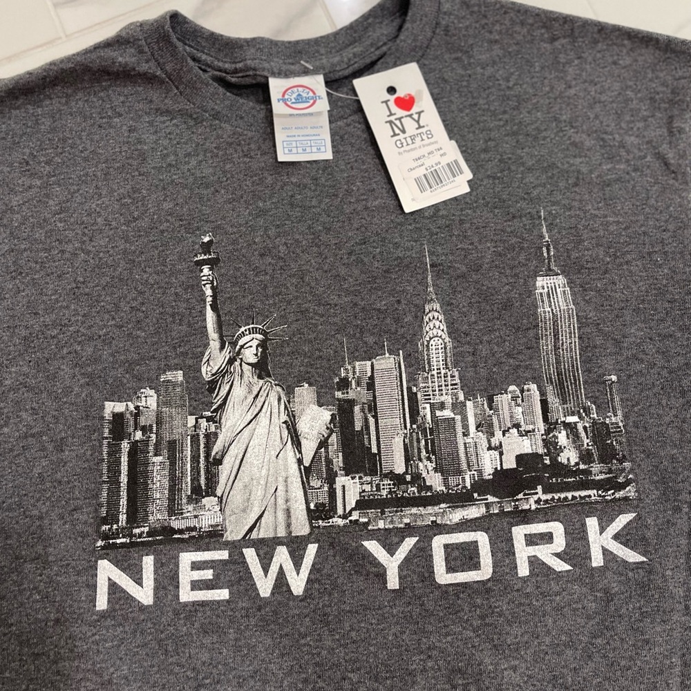 Gray New York Skyline T-Shirt  Size M NWT